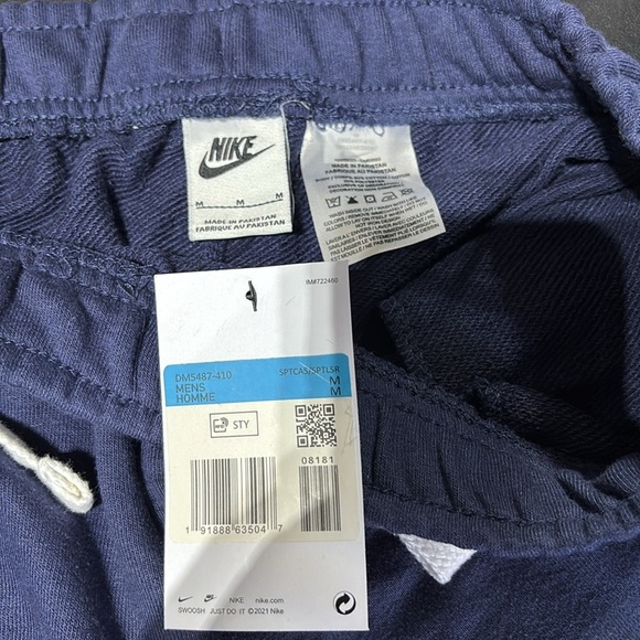 Nike Swoosh League French Terry, elastic waist drawcord,hip pockets 9”inseam - Picture 6 of 7
